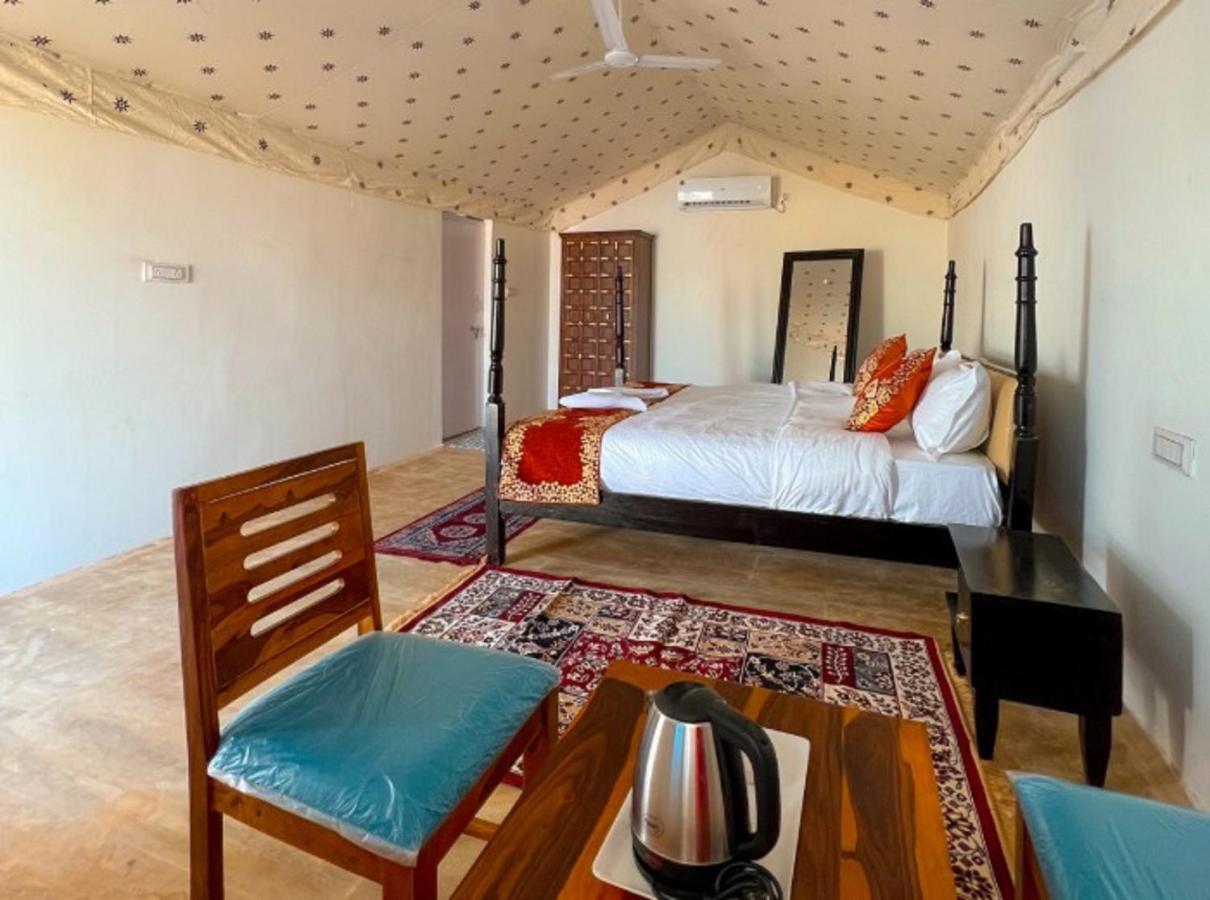 Ozaki Desert Camp & Resort Jaisalmer Bagian luar foto