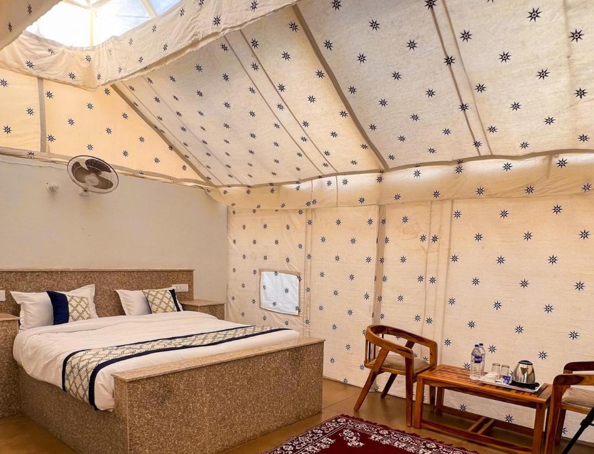 Ozaki Desert Camp & Resort Jaisalmer Bagian luar foto