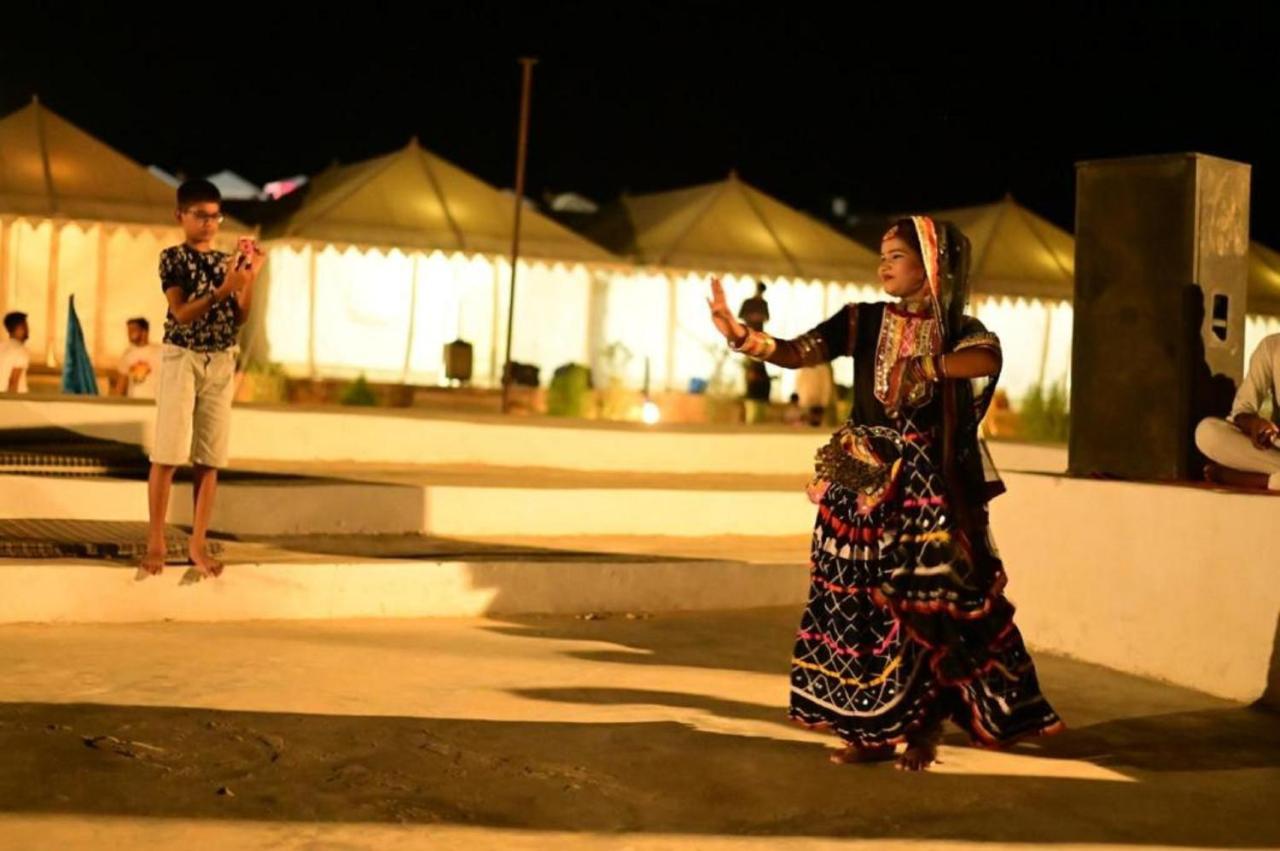 Ozaki Desert Camp & Resort Jaisalmer Bagian luar foto